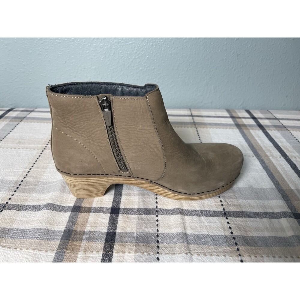 Dansko Maria Ankle Boots Womens Size 39 US 8.5 Beige Leather Side Zip Block Heel - Picture 6 of 10